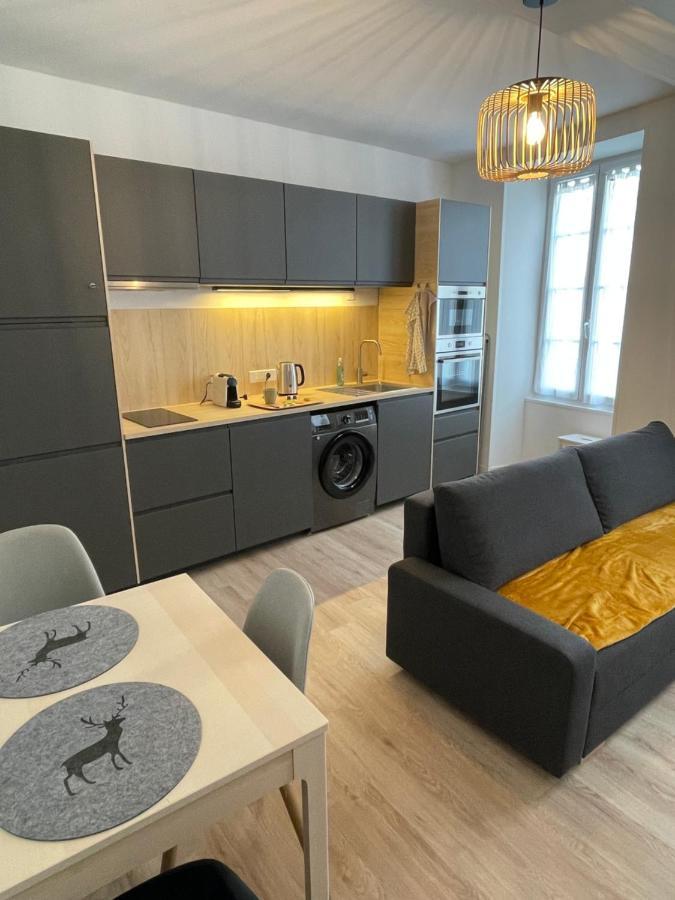 Appartement Avec Cour Privee Saint-Jean-dʼAngély Extérieur photo