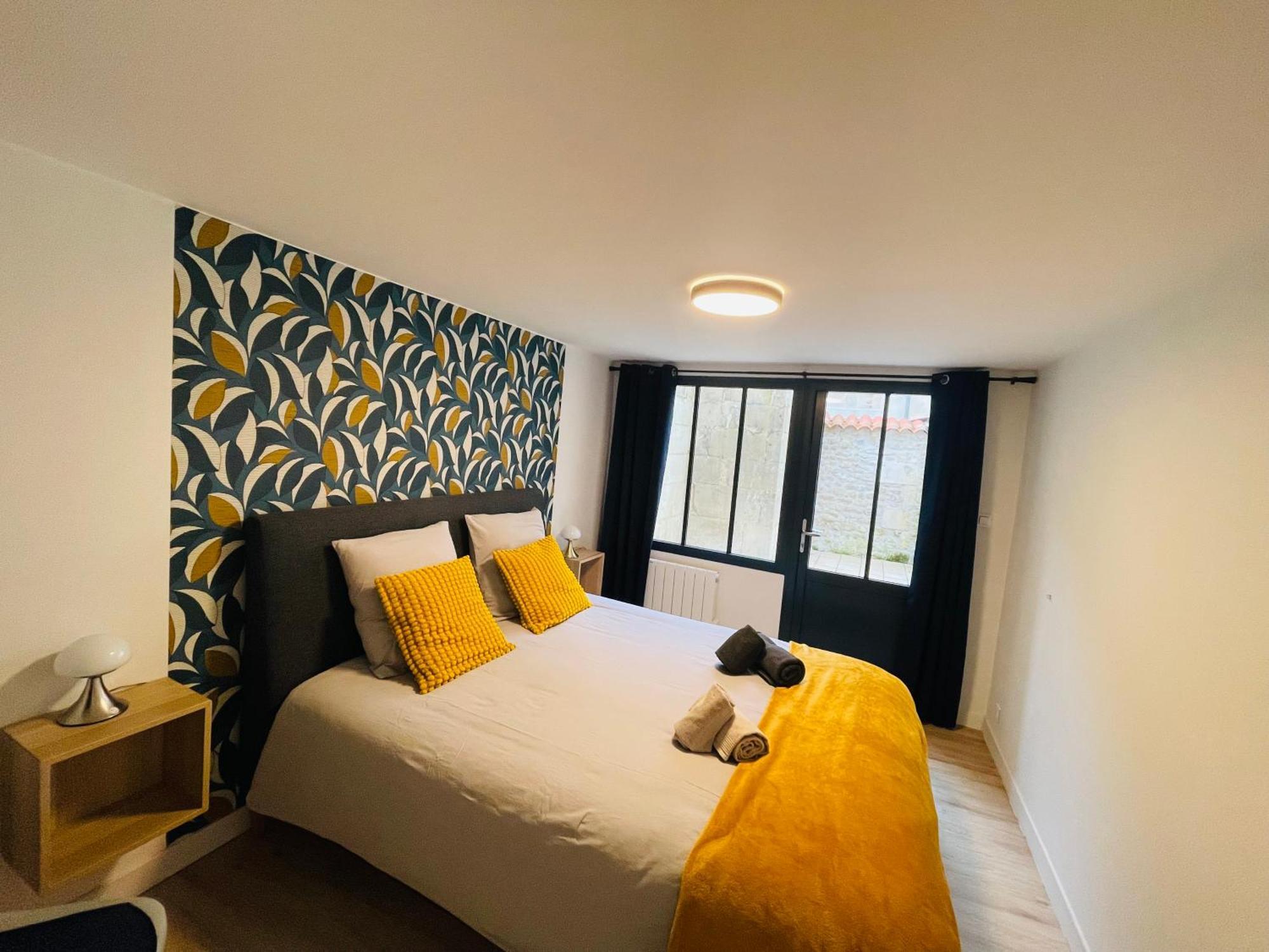 Appartement Avec Cour Privee Saint-Jean-dʼAngély Extérieur photo
