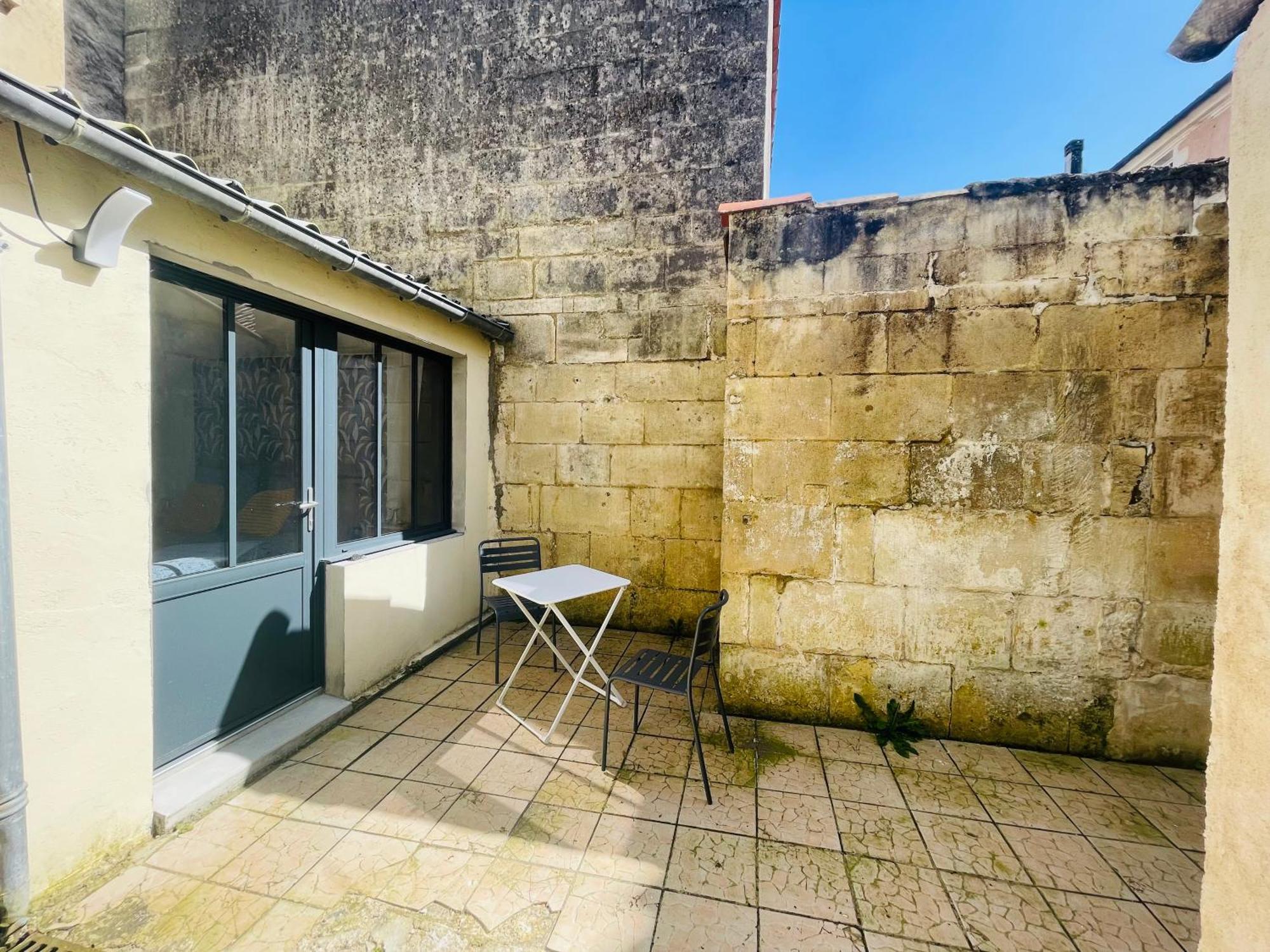 Appartement Avec Cour Privee Saint-Jean-dʼAngély Extérieur photo